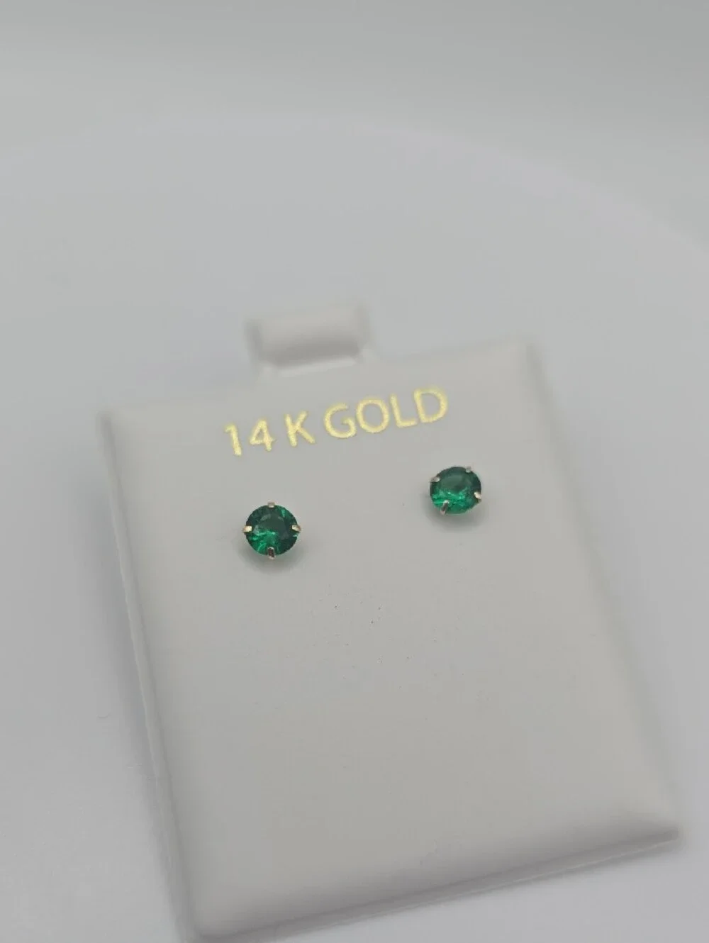 Beautiful 14K Gold CZ Emerald Green Small Stud Earrings (NWOT)✨️💚✨️